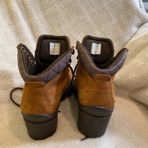 Merrell Heeled Boots Womens size 5 Chateau Oak Mid Lace Ankle Waterproof - Picture 2 of 9